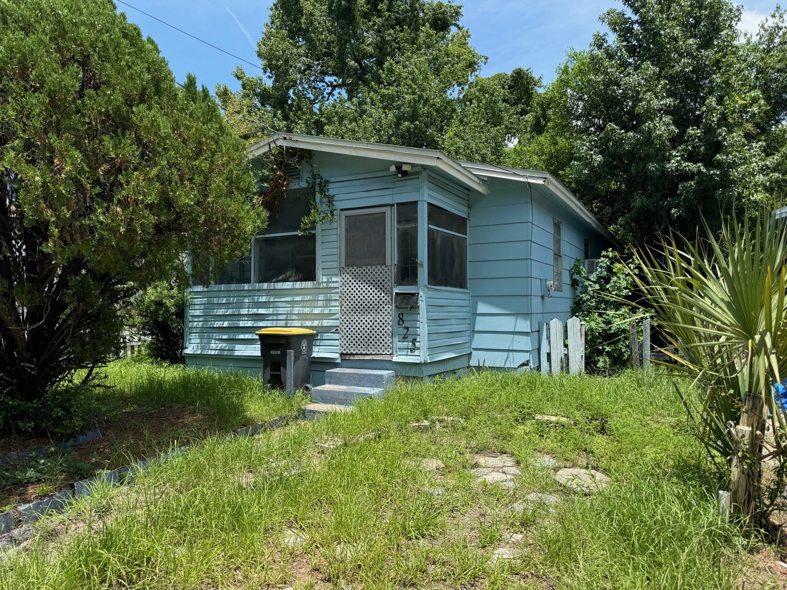 A Florida home in an HOA community — unpaid dues can lead to a lien and foreclosure